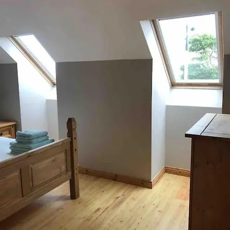 Apartment Beautiful One Bed In Excellent Location *